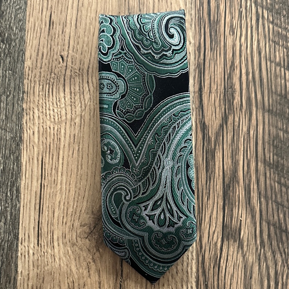 Geoffrey Beene Black and Green Paisley Tie
